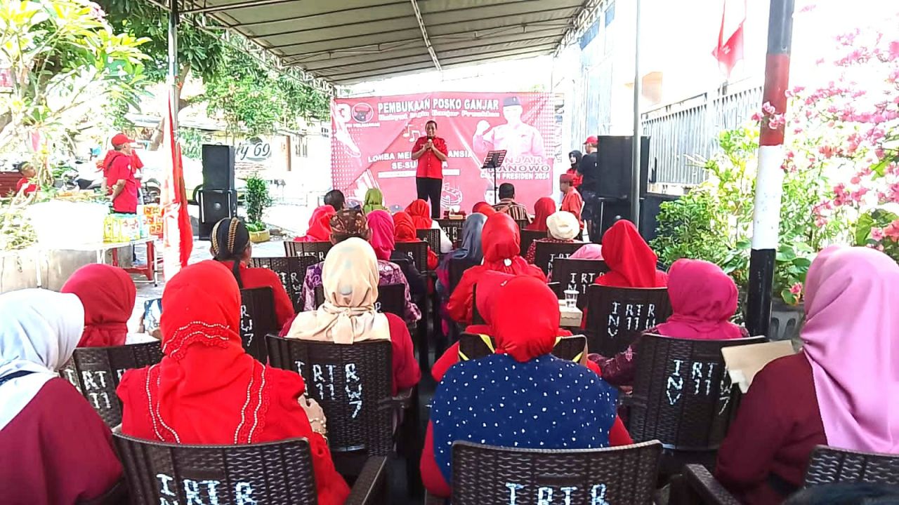 Sosialisasi Ganjar Pranowo, Lansia Nyanyi 'Njar Jih Njar Beh' di Surabaya